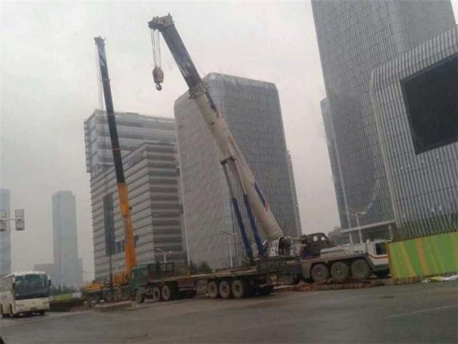 怒江“自动找平”—— 吊车的 “平地神器” 技术